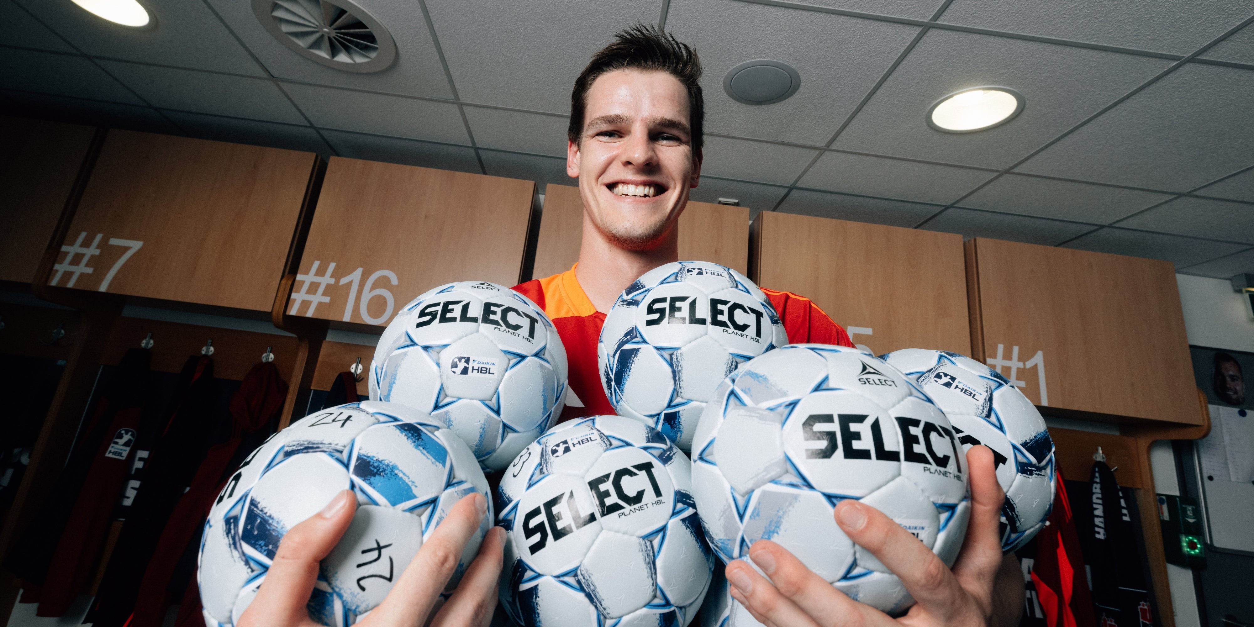 Neue Partnerschaft: HSVH spielt künftig mit Bällen von SELECT