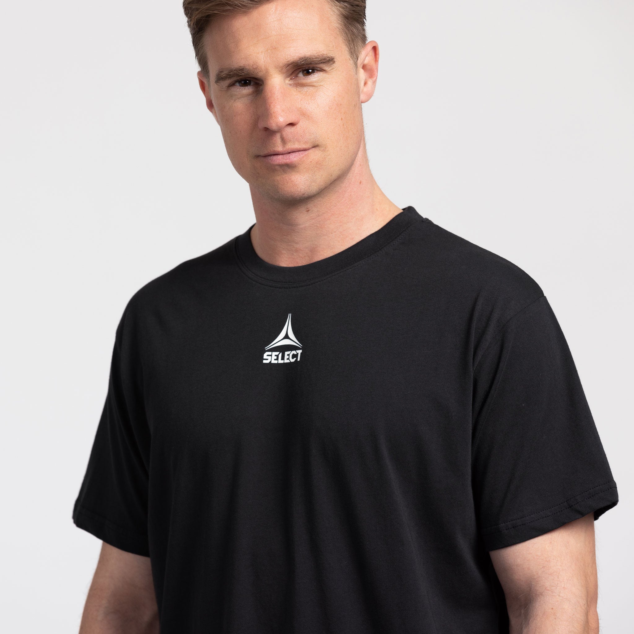 Basic T-Shirt #farbe_schwarz